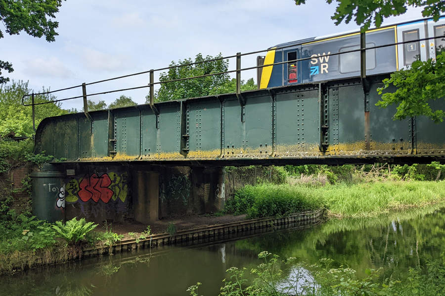 Railway bridge over SBasingstoke Canal