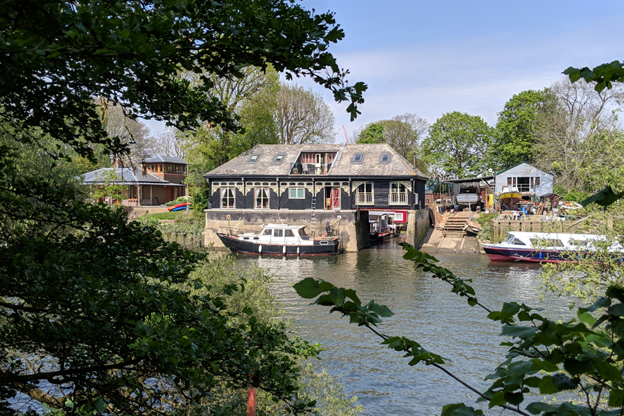 Boats and buildings along the Thames